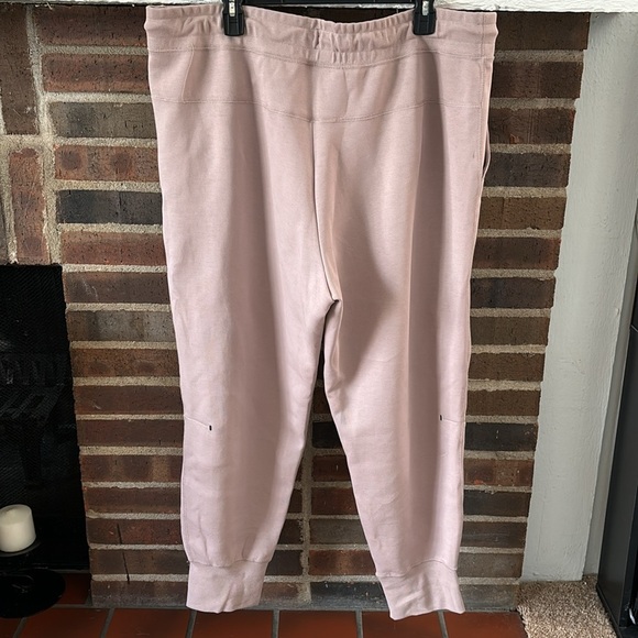 Women’s Nike Tech Jogger Pants, XXL, Diffused Taupe/ Black - Picture 8 of 11